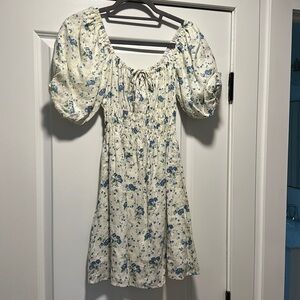 NWT Faithfull the Brand Dress - White and Blue Floral Size US4 (Small) l Ruched